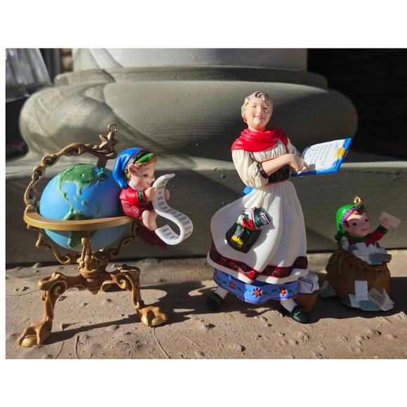 2001 Hallmark Keepsake Ornament Collector Club "Lettera, Globus, & Mrs. Claus" - Picture 10 of 10